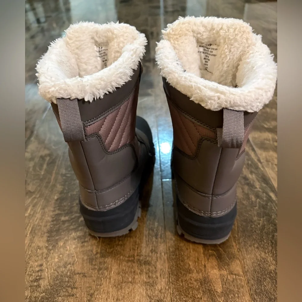 All in Motion Snow Boots Girl size 13